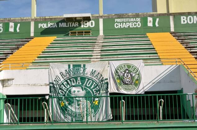 Fußball, Flugzeugabsturz Chapecoense, Vorbereitungen für Trauerfeier in Chapeco CHAPECO, SC - 02.12.2016: TRAGEDY WITH CHAPECOENSE - Preparations for the funeral in the Arena Conda in Chapeco after the tragedy Chapecoense. x1238184x  NelsonxAndrade