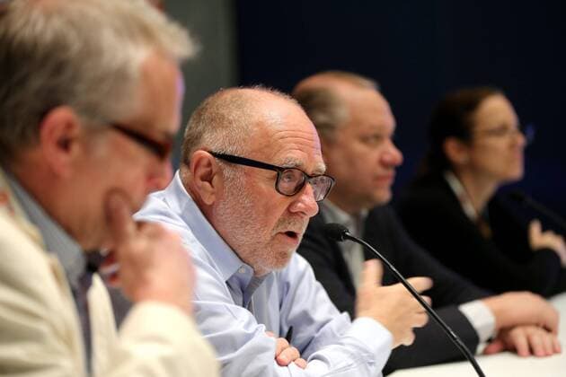 Buchmesse in Guadalajara, Mexiko (L-R) Political scientist Mark Aspinwall, journalist Jorge Durand, historial Rafael Rojas Gutierrez and investigator Sonja Wolf speak during the 30th International Book Fair of Guadalajara in Jalisco, Mexico, 02 December 2016. INTERNATIONAL BOOK FAIR OF GUADALAJARA !ACHTUNG: NUR REDAKTIONELLE NUTZUNG!  JAL001 20161202-636163131420545190