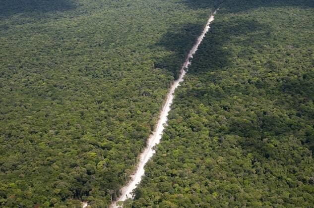 Main highway of Guyana cutting through the rainforest, Guyana, South America Copyright: MickxBainesx&xMarenxReichelt 971-103