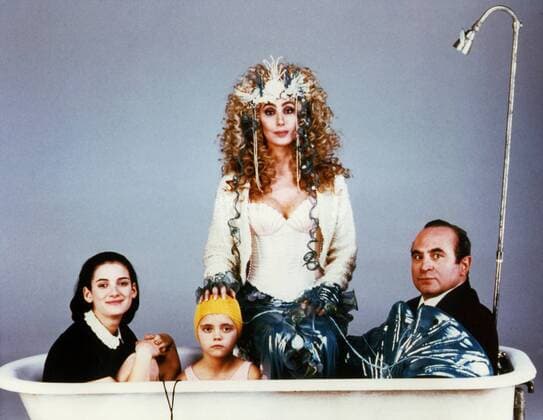Meerjungfrauen küssen besser, (MERMAIDS) USA 1990, Regie: Richard Benjamin, WINONA RYDER, CHRISTINA RICCI, CHER, BOB HOSKINS, Stichwort: Badewanne UnitedArchives00011197