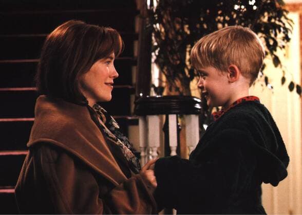 Weihnachten, Filmreife Outfits Kevin - Allein zuhaus, (HOME ALONE) USA 1990, Regie: Chris Columbus, CATHERINE O HARA + MACAULAY CULKIN UnitedArchives00011252