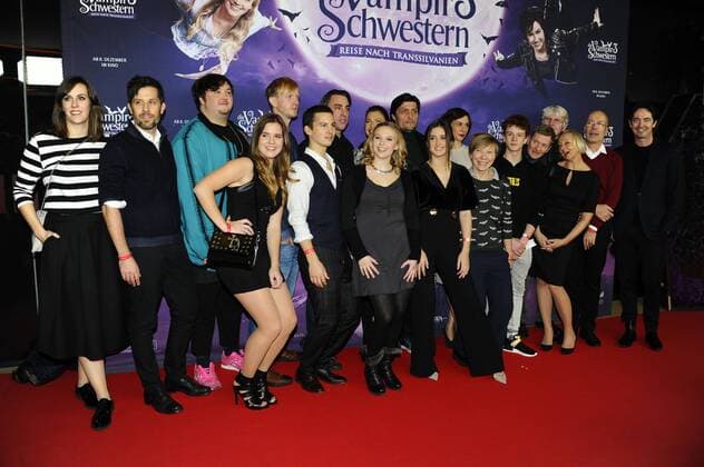 Gruppenfoto mit Darstellern, Produzenten und Regisseur Premiere Die Vampir Schwestern 3 Mathäser Filmpalast Kino, Film, Fernsehen München 04. Dezember 2016