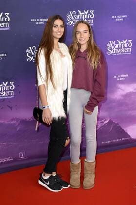 Lea Gerhard und Nona Kanal bei der Premiere des Kinofilms Vampirschwestern 3 - Reise nach Transsilvanien im Mathäser Filmpalast. München, 04.12.2016 Foto:xP.xSchönbergerx xFuturexImage