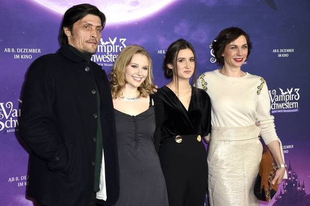 Stipe Erceg, Marta Martin, Laura Roge und Christiane Paul bei der Premiere des Kinofilms Vampirschwestern 3 - Reise nach Transsilvanien im Mathäser Filmpalast. München, 04.12.2016 Foto:xP.xSchönbergerx xFuturexImage