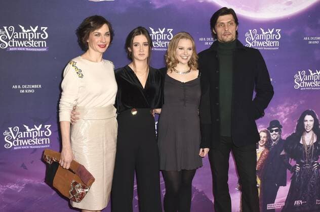 Christiane Paul, Laura Roge, Marta Martin und Stipe Erceg bei der Premiere des Kinofilms Vampirschwestern 3 - Reise nach Transsilvanien im Mathäser Filmpalast. München, 04.12.2016 Foto:xP.xSchönbergerx xFuturexImage
