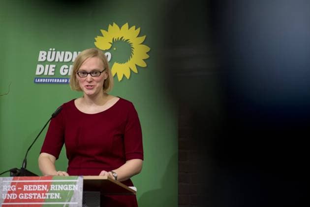 Nina Stahr, Parteitag Berliner Gruenen DEU, Deutschland, Germany, Berlin, 03.12.2016 Rede von Nina Stahr, neu gewaehlte Vorsitzende der Berliner Gruenen, Partei Buendnis 90 Die Gruenen in Berlin, auf der Landesdelegiertenkonferenz, Parteitag, ueber den Koalitionsvertrag von der Berliner Partei Buendnis 90 Die Gruenen unter dem Motto R2G Reden Ringen Gestalten in Berlin. Nina Stahr, new chairwoman of the German Green party in Berlin, Buendnis 90 Die Gruenen, during a party congress in Berlin