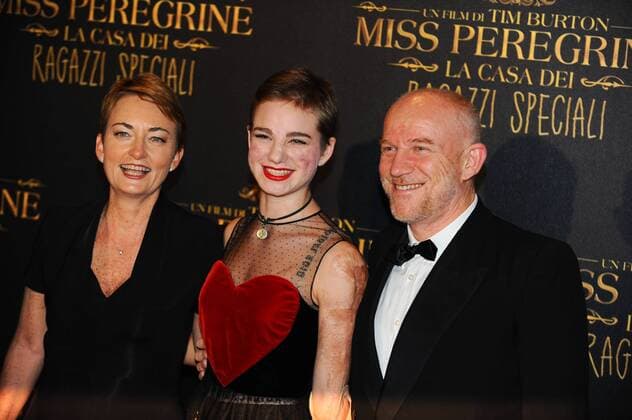 Die Insel der besonderen Kinder Filmpremiere in Rom Foto IPP CavalierexEmiliano Roma 05 12 2016 Roma. Red Carpet. Miss Peregrine. La casa dei ragazzi speciali -- Bebe Vio con i genitori  0