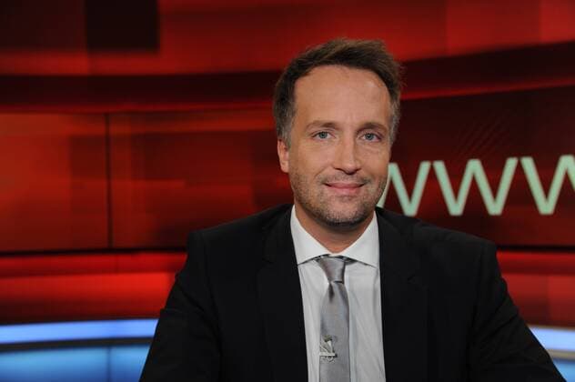 Der Jurist und Medienanwalt Ralf Höcker , Professor für Medienrecht, Mitglied im konservativen CDU-Kreis „Konrads Erben zu Gast in der ARD Talkshow Hart aber fair am 05.12.2016 in Köln.