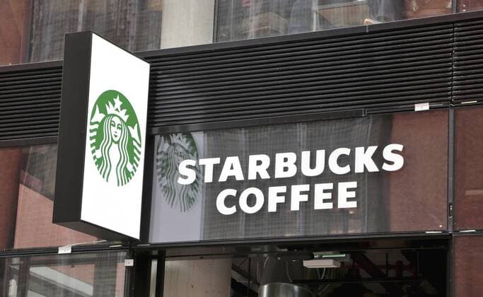 stock, starbucks, coffee, koffie, koffiebar, horeca, amerikaans, keten, logo, beeldmerk, merk, bedrijf, bedrijven, bedrijfslogo, merknaam, bedrijfsnaam, concern, economie, den haag, stad, centrum, company, (c) PPE Beijersbergen  Copyright: PPEx