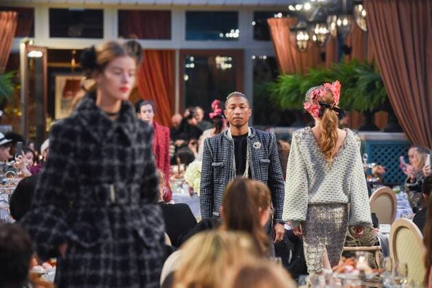214068 Serge Arnal Starface 2016-12-06 Paris France Defilé Chanel Paris Cosmopolite. Chanel Paris Cosmopolite Fashion Show Williams, Pharrell  Copyright: xSergexArnalx xStarfacex STAR_214068_028
