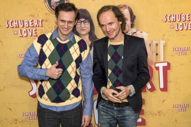 Olaf Schubert mit Fan Rene Geppert bei der Premiere des Kinofilms Schubert in Love im UFA Kristallpalast. Dresden, 06.12.2016 Foto:xT.xFrankex xFuturexImage
