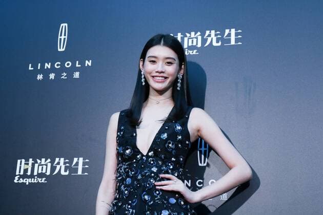 BEIJING, CHINA - DECEMBER 07: Fashion model Ming Xi Mengyao poses on the red carpet of the 13th Man At His Best Award at the Worker s Stadium on December 7, 2016 in Beijing, China.  CFP496717178