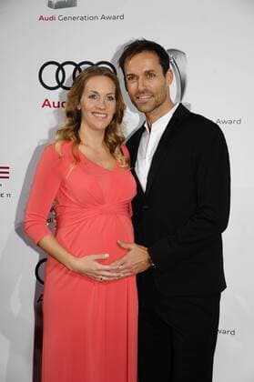 Sven Hannawald mit Ehefrau Melissa (schwanger) 10 Jahre Audi Generation Award Preis, Auszeichnung Hotel Bayerischer Hof München 07. Dezember 2016