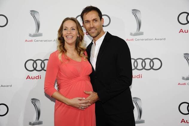 Sven Hannawald mit Ehefrau Melissa (schwanger) 10 Jahre Audi Generation Award Preis, Auszeichnung Hotel Bayerischer Hof München 07. Dezember 2016