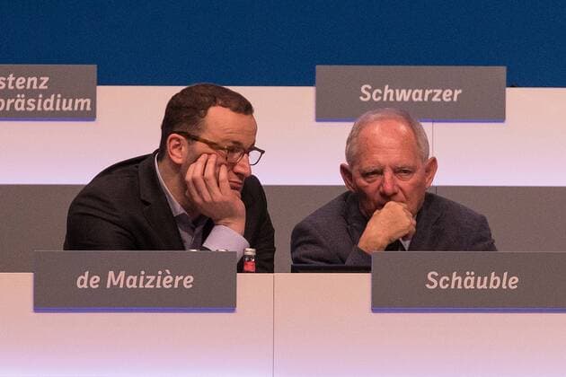 Essen Jens Spahn (Politiker, CDU, Mitglied des Praesidiums der CDU) mit Dr. Wolfgang Schaeuble (Politiker, CDU, Bundesminister der Finanzen), 29. Bundesparteitag 2016 der CDU, Tag 2, Essen, Politik, 07.12.2016, Copyright: xDeutzmann Eibner-Pressefotox EP_CDN