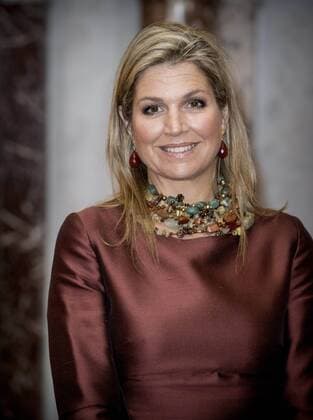 08-12-2016 Amsterdam King Willem-Alexander, with Queen Maxima and Princess Beatrix, during the Erasmusprize ceremony at the Koninklijke paleis in Amsterdam. The King, patron of the Praemium Erasmianum foundation, and the board has awarded the 150.000 euro prize to the British writer Dame Antonia Susan Byatt (1936). This years theme of the Erasmusprijs was ‘Life Writing .  Copyright: xPPE v.d.xWerfx
