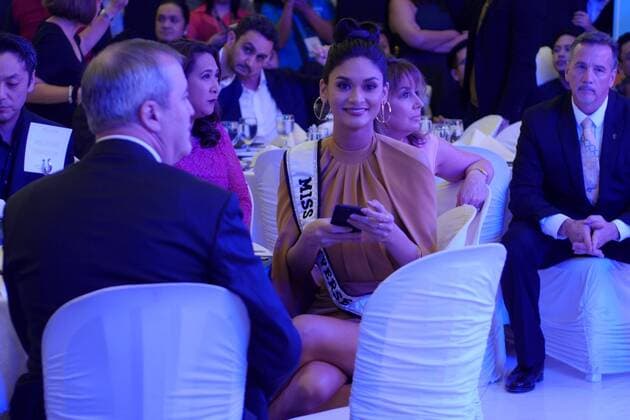Philipines: Miss Universe Kick-off party Pia Wurtzbach, takes a look at the cheering fans watching outside the area. Miss Universe officially started in the Philippines with its Kick-off Party at S Maison Mall, Conrad Hotel, SM Mall of Asia, Pasay City at 7:00pm. Presented with Pia Wurtzbach, reigning Miss Universe, candidates from Australia, Japan, Indonesia, Korea, Malaysia, Myanmar, New Zealand, Philippines, Thailand, Vietnam and USA.  GeorgexBuid