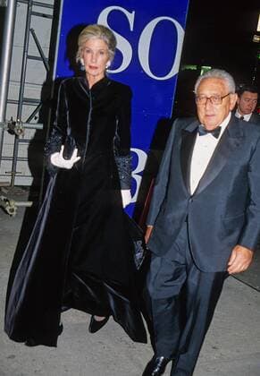 Feb. 29, 2008 - New York, New York, U.S. - K10194JBB.THE LONDON SYMPHONY ORCHESTRA LAUNCHES IT S NEW YORK RESIDENCY GALA AT SOTHEBY S, NEW YORK New York 03-09-2000.HENRY KISSINGER AND WIFE NANCY KISSINGER. - 2000.NANCYKISSINGERRETRO - ZUMAba9_ 20080229_gaf_ba9_001