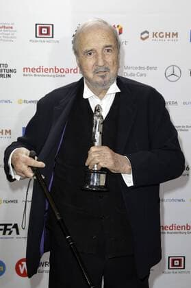 Jean-Claude Carriere mit dem Preis für sein Lebenswerk bei der Verleihung vom 29. Europäischen Filmpreis 2016 29th European Film Awards 2016 im Nationalen Forum für Musik. Breslau, 10.12.2016 Foto:xS.xGabschx xFuturexImage