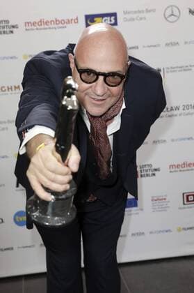 Gianfranco Rosi mit dem Preis für den besten Dokumentarfilm Fuocoammare Seefeuer , bei der Verleihung vom 29. Europäischen Filmpreis 2016 29th European Film Awards 2016 im Nationalen Forum für Musik. Breslau, 10.12.2016 Foto:xS.xGabschx xFuturexImage