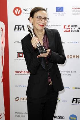 Barbara Kreuzer mit dem Preis für das besten Make-up bei Under Sandet Unter dem Sand - Das Versprechen der Freiheit bei der Verleihung vom 29. Europäischen Filmpreis 2016 29th European Film Awards 2016 im Nationalen Forum für Musik. Breslau, 10.12.2016 Foto:xS.xGabschx xFuturexImage