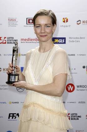 Sandra Hüller mit dem Preis für die beste Darstellerin in Toni Erdmann bei der Verleihung vom 29. Europäischen Filmpreis 2016 29th European Film Awards 2016 im Nationalen Forum für Musik. Breslau, 10.12.2016 Foto:xS.xGabschx xFuturexImage