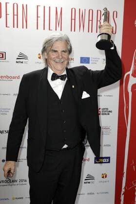 Peter Simonischek mit dem Preis für den besten Darsteller in Tini Erdamnn , bei der Verleihung vom 29. Europäischen Filmpreis 2016 29th European Film Awards 2016 im Nationalen Forum für Musik. Breslau, 10.12.2016 Foto:xS.xGabschx xFuturexImage
