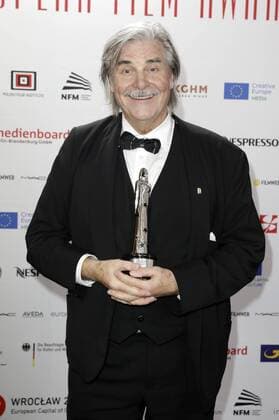 Peter Simonischek mit dem Preis für den besten Darsteller in Tini Erdamnn , bei der Verleihung vom 29. Europäischen Filmpreis 2016 29th European Film Awards 2016 im Nationalen Forum für Musik. Breslau, 10.12.2016 Foto:xS.xGabschx xFuturexImage