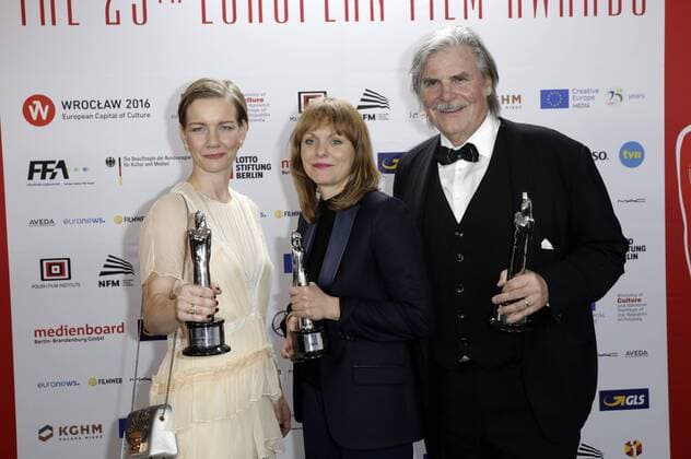 Sandra Hüller, Maren Ade und Peter Simonischek mit ihren Preisen für den Film Toni Erdmann bei der Verleihung vom 29. Europäischen Filmpreis 2016 29th European Film Awards 2016 im Nationalen Forum für Musik. Breslau, 10.12.2016 Foto:xS.xGabschx xFuturexImage