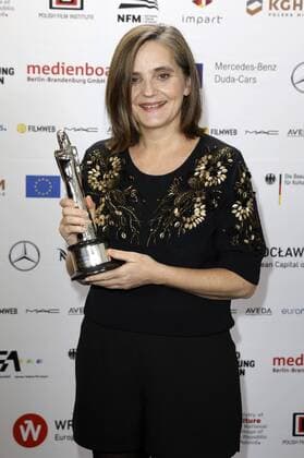 Alice Normington mir dem Preis für das beste Set-Design bei Suffragette - Taten statt Worte bei der Verleihung vom 29. Europäischen Filmpreis 2016 29th European Film Awards 2016 im Nationalen Forum für Musik. Breslau, 10.12.2016 Foto:xS.xGabschx xFuturexImage