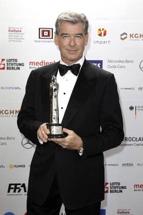 Pierce Brosnan mit dem Preis für die beste europäische Leistung im Weltkino bei der Verleihung vom 29. Europäischen Filmpreis 2016 29th European Film Awards 2016 im Nationalen Forum für Musik. Breslau, 10.12.2016 Foto:xS.xGabschx xFuturexImage