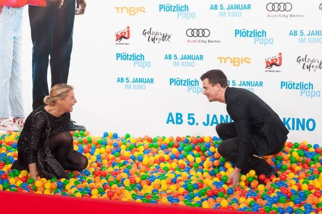 Giulia Siegel mit Freund Ludwig Heer - Premiere PLOETZLICH PAPA im Zoo Palast in Berlin am 12.12.2016. Premiere PLOETZLICH PAPA