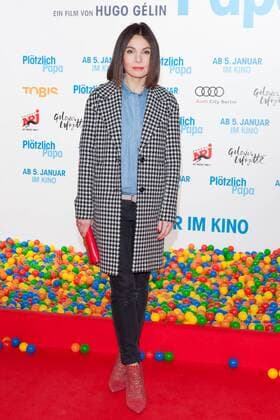 Nadine Warmuth - Premiere PLOETZLICH PAPA im Zoo Palast in Berlin am 12.12.2016. Premiere PLOETZLICH PAPA