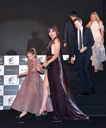 Actress Milla Jovovich(C) and her daughter Ever Anderson attend the world premiere for the film Resident Evil: The Final Chapter in Tokyo, Japan on December 13, 2016.  TKP2016121307 KEIZOxMORI