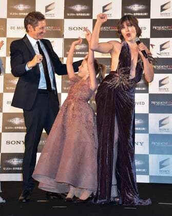 Weltpremiere Resident Evil: The Final Chapter in Tokio (L-R)Director Paul W.S. Anderson, his daughter Ever Anderson and actress Milla Jovovich attend the world premiere for the film Resident Evil: The Final Chapter in Tokyo, Japan on December 13, 2016.  TKP2016121306 KEIZOxMORI