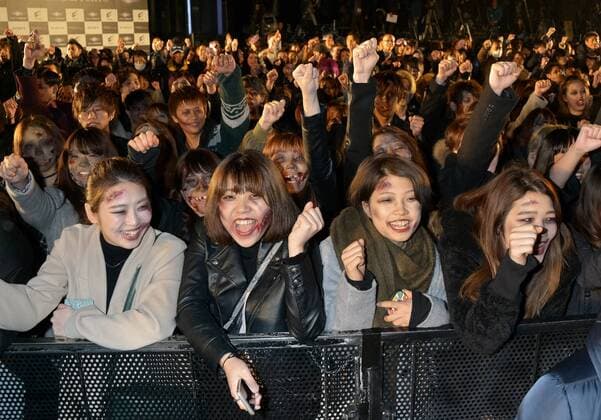 Japanese fans make up in thier zombie during the world premiere for the film Resident Evil: The Final Chapter in Tokyo, Japan on December 13, 2016.  TKP2016121331 KEIZOxMORI