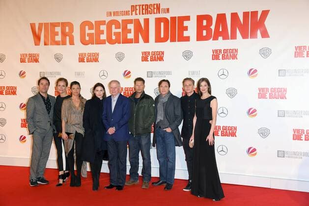 Themen der Woche Bilder des Tages Jan Josef Liefers, Claudia Michelsen, Jana Pallaske, Antje Traue, Wolfgang Petersen, Til Schweiger, Michael Bully Herbig, Matthias Schweighöfer, Alexandra Maria Lara Weltpremiere von Vier gegen die Bank im CineStar im Sony Center in Berlin am 13.12.2016