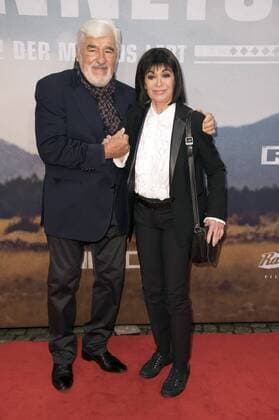 Mario Adorf und Marie Versini bei der Premiere des Fernsehfilms Winnetou - Eine neue Welt im Delphi Filmpalast. Berlin, 14.12.2016 Foto:xF.xKernx xFuturexImage