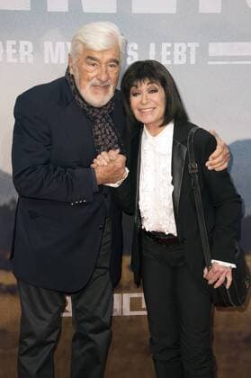 Mario Adorf und Marie Versini bei der Premiere des Fernsehfilms Winnetou - Eine neue Welt im Delphi Filmpalast. Berlin, 14.12.2016 Foto:xF.xKernx xFuturexImage