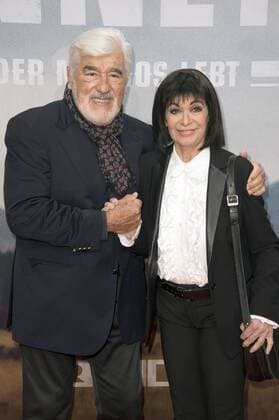 Mario Adorf und Marie Versini bei der Premiere des Fernsehfilms Winnetou - Eine neue Welt im Delphi Filmpalast. Berlin, 14.12.2016 Foto:xF.xKernx xFuturexImage