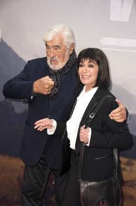 Mario Adorf und Marie Versini bei der Premiere des Fernsehfilms Winnetou - Eine neue Welt im Delphi Filmpalast. Berlin, 14.12.2016 Foto:xF.xKernx xFuturexImage