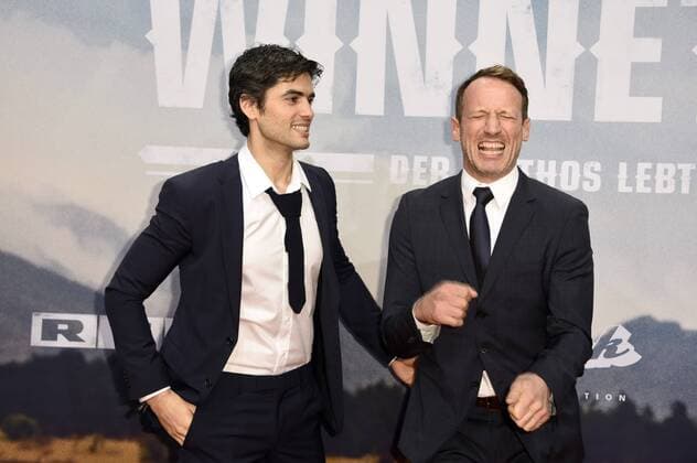Nik Xhelilaj und Wotan Wilke Möhring bei der Premiere des Fernsehfilms Winnetou - Eine neue Welt im Delphi Filmpalast. Berlin, 14.12.2016 Foto:xF.xKernx xFuturexImage