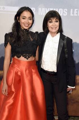 Iazua Larios und Marie Versini bei der Premiere des Fernsehfilms Winnetou - Eine neue Welt im Delphi Filmpalast. Berlin, 14.12.2016 Foto:xF.xKernx xFuturexImage