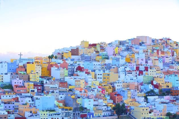 Spanien, Gran Canaria Colourful buildings in the San Juan District, Las Palmas de Gran Canaria, Gran Canaria, Canary Islands, Spain, Atlantic Ocean, Europe Copyright: NeilxFarrin 1126-1512