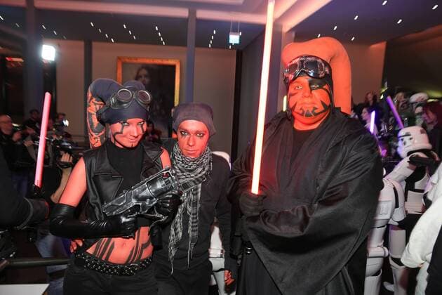 Star Wars Fans erwarten die Rogue One Premiere in Hannover Kostümierte vom Star-Wars-Fan-Klub The Northern Outpost begrüßen Besucher im ASTOR Grand Cinema Hannover, zur Premiere des neuen Films Rogue One: A Star Wars Story 2016,