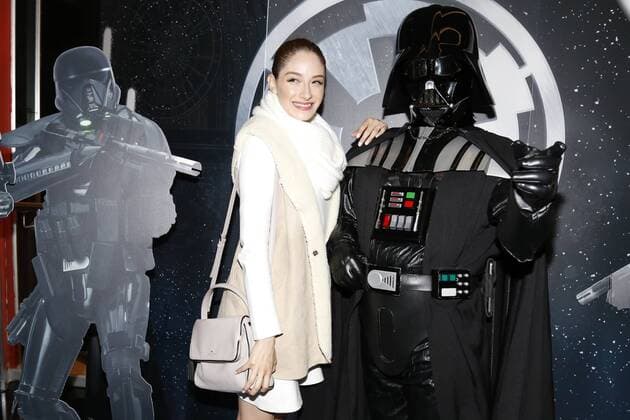 Star Wars Fans erwarten die Rogue One Premiere in Mexiko-Stadt December 15, 2016 - Mexico - EUM20161215ESP01.JPG.CIUDAD DE MEXICO CinemaCine-Star Wars.- La actriz Cecilia de la Cueva asiste al estreno de la pelicula Rogue One, de la saga Star Wars, proyectada en la Plaza Antara, norponiente de esta capital, 15 de diciembre de 2016.  - ZUMAu78_ 20161215_zaf_u78_006