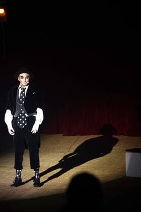 Semen Shuster alias Housch-ma-Housch bei der Premiere des 13. Roncalli Weihnachtscircus im Tempodrom. Berlin, 16.12.2016 Foto:xT.xBartillax xFuturexImage