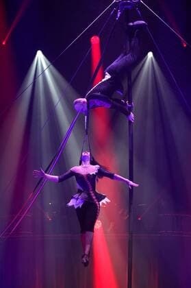 Andrey und Aliya Kanakhin (Duo You and Me) bei der Premiere des 13. Roncalli Weihnachtscircus im Tempodrom. Berlin, 16.12.2016 Foto:xT.xBartillax xFuturexImage