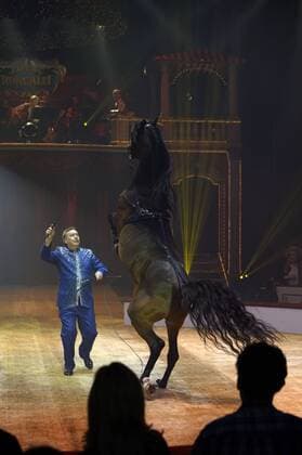 Sandor Donnert mit seiner Pferde-Dressur bei der Premiere des 13. Roncalli Weihnachtscircus im Tempodrom. Berlin, 16.12.2016 Foto:xT.xBartillax xFuturexImage