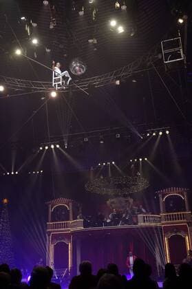 Freddy Nock, Extrem-Sportler auf dem Hochseil und vielfacher Weltrekordhalter, bei der Premiere des 13. Roncalli Weihnachtscircus im Tempodrom. Berlin, 16.12.2016 Foto:xT.xBartillax xFuturexImage